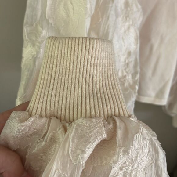 Flying Tomato White Fitted Ruffled Puff Sleeve Blouse - Picture 5 of 8